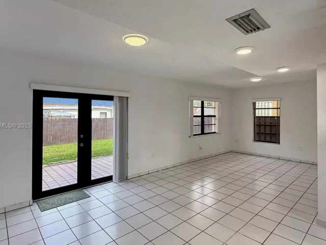 5-bedroom home for rent in Miami - 8877 SW 36th St - MondialRealty