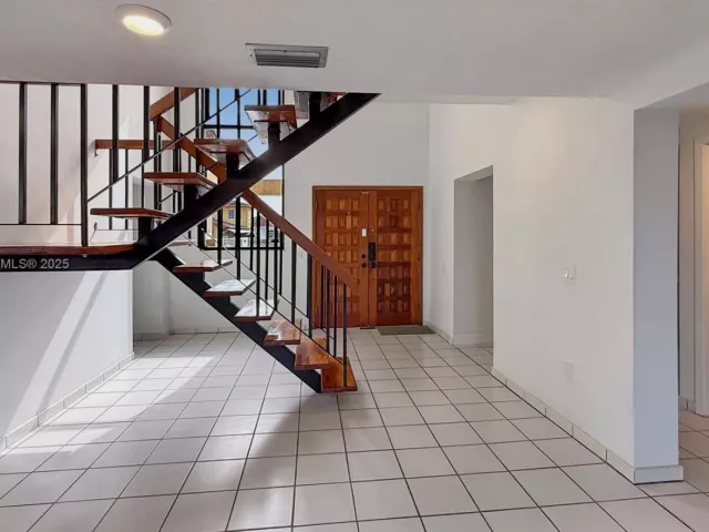5-bedroom home for rent in Miami - 8877 SW 36th St - MondialRealty