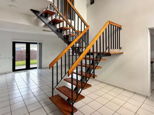 5-bedroom home for rent in Miami - 8877 SW 36th St - MondialRealty