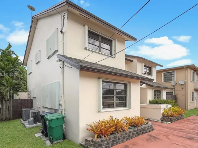 5-bedroom home for rent in Miami - 8877 SW 36th St - MondialRealty