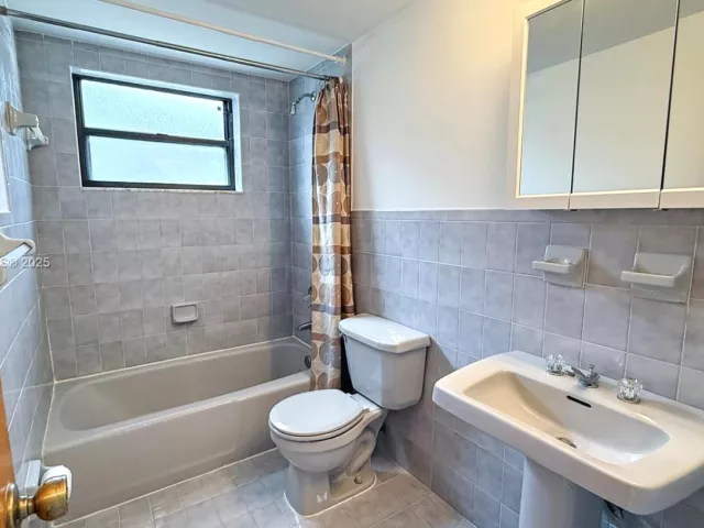 5-bedroom home for rent in Miami - 8877 SW 36th St - MondialRealty