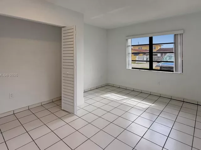 5-bedroom home for rent in Miami - 8877 SW 36th St - MondialRealty