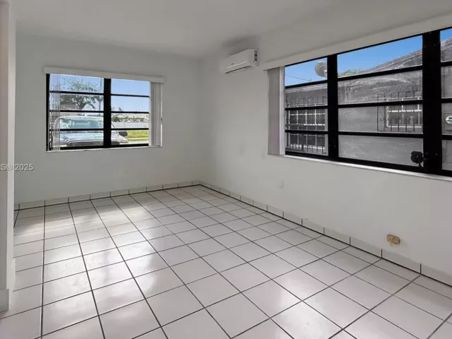 5-bedroom home for rent in Miami - 8877 SW 36th St - MondialRealty