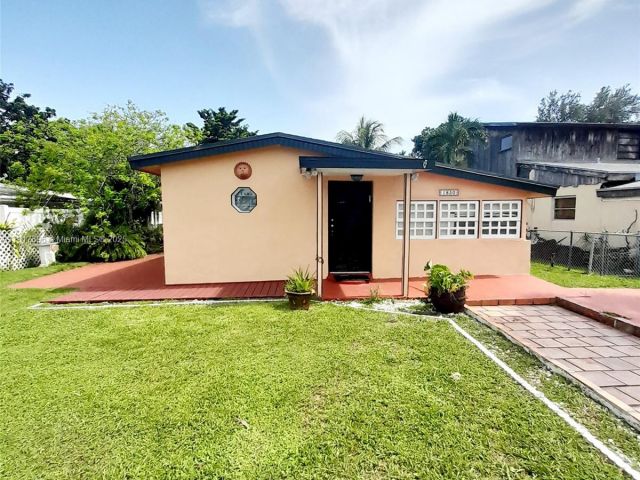 2-bedroom home for rent in North Miami Beach - 1830 NE 175th St 1 - MondialRealty