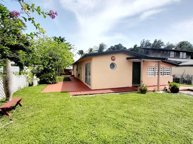 2-bedroom home for rent in North Miami Beach - 1830 NE 175th St 1 - MondialRealty