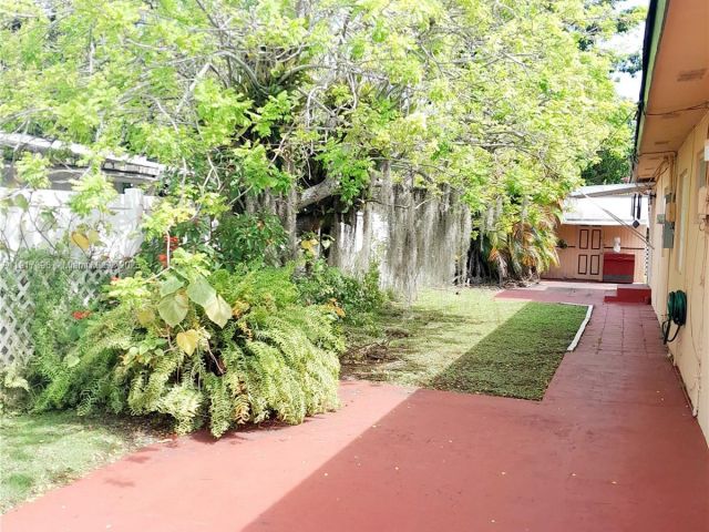 2-bedroom home for rent in North Miami Beach - 1830 NE 175th St 1 - MondialRealty