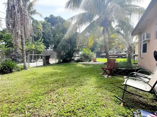 2-bedroom home for rent in North Miami Beach - 1830 NE 175th St 1 - MondialRealty