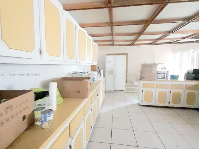 2-bedroom home for rent in North Miami Beach - 1830 NE 175th St 1 - MondialRealty