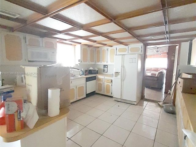 2-bedroom home for rent in North Miami Beach - 1830 NE 175th St 1 - MondialRealty