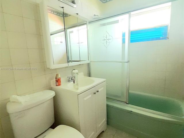 2-bedroom home for rent in North Miami Beach - 1830 NE 175th St 1 - MondialRealty