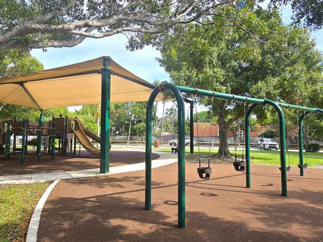 Home for sale at 819 Colonial Road - photo 6814151