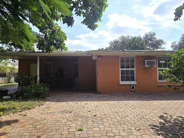 Home for sale at 819 Colonial Road - photo 6814154