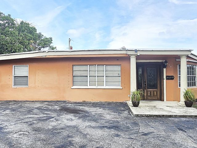 Home for sale at 819 Colonial Road - photo 6814166