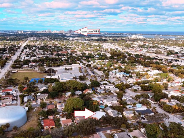 Home for sale at 819 Colonial Road - photo 6814167