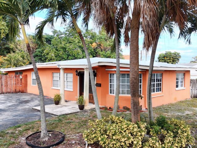 Home for sale at 819 Colonial Road - photo 6814168