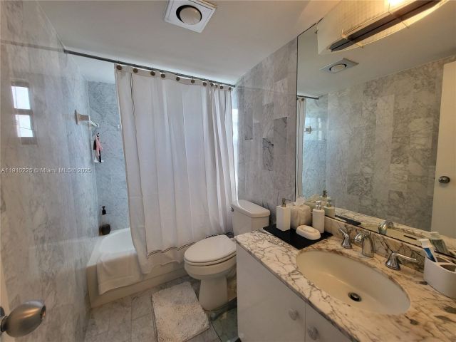 Apartment for rent  Unit #2401 - photo 6811837