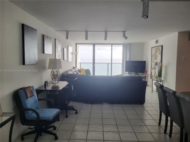 Apartment for rent  Unit #2401 - photo 6811848