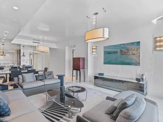 4-bedroom condo for sale in Sunny Isles Beach - 17901 Collins Ave 2602 - MondialRealty