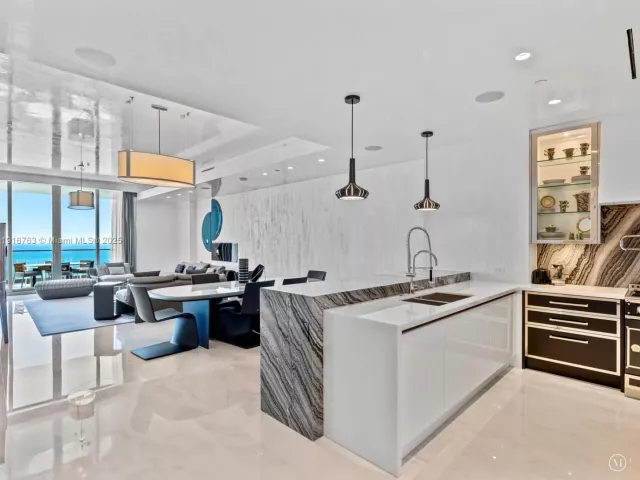 4-bedroom condo for sale in Sunny Isles Beach - 17901 Collins Ave 2602 - MondialRealty