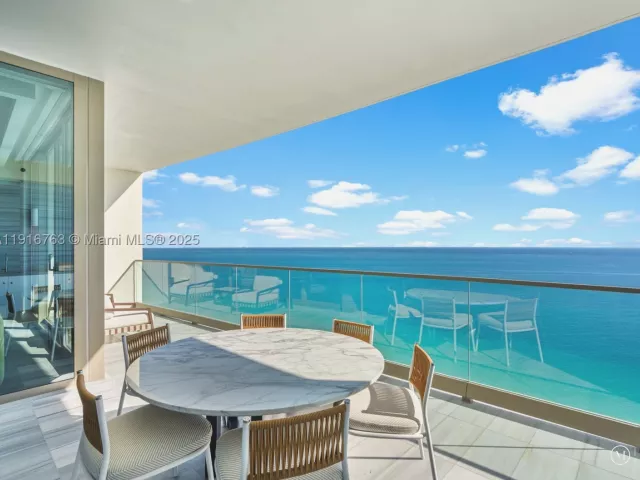 4-bedroom condo for sale in Sunny Isles Beach - 17901 Collins Ave 2602 - MondialRealty