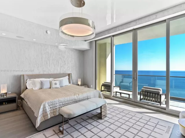 4-bedroom condo for sale in Sunny Isles Beach - 17901 Collins Ave 2602 - MondialRealty