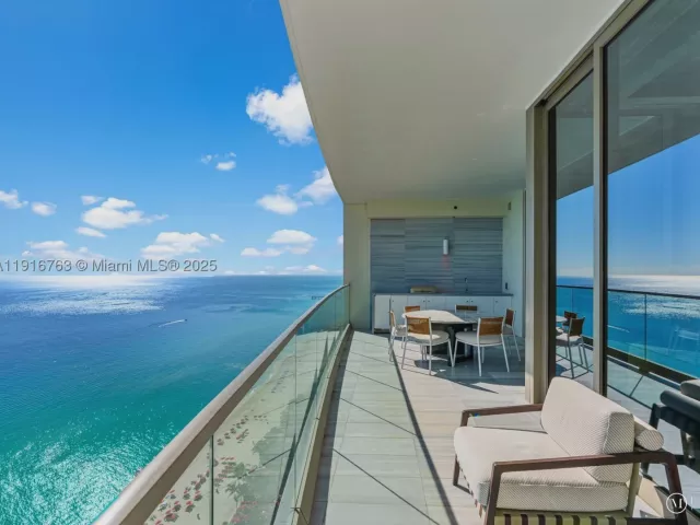 4-bedroom condo for sale in Sunny Isles Beach - 17901 Collins Ave 2602 - MondialRealty