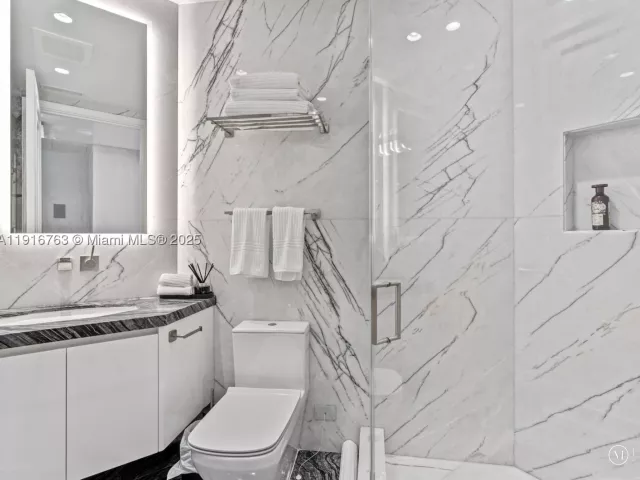 4-bedroom condo for sale in Sunny Isles Beach - 17901 Collins Ave 2602 - MondialRealty