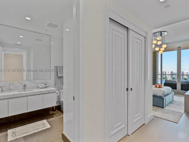 4-bedroom condo for sale in Sunny Isles Beach - 17901 Collins Ave 2602 - MondialRealty