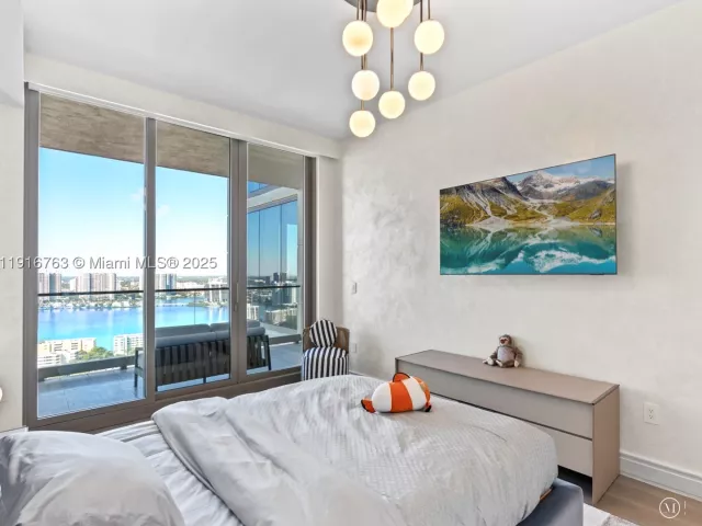 4-bedroom condo for sale in Sunny Isles Beach - 17901 Collins Ave 2602 - MondialRealty