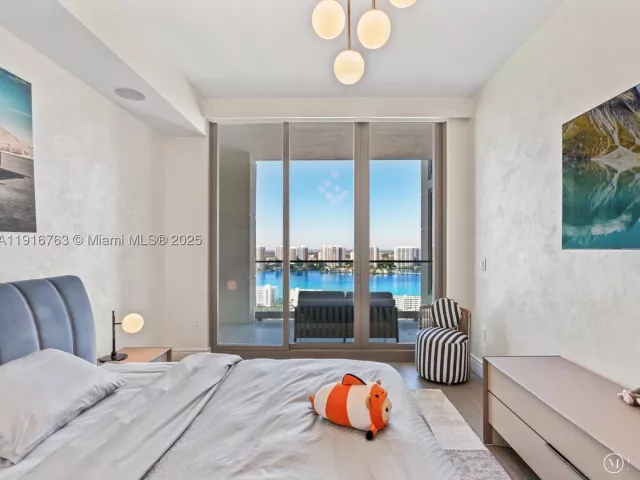 4-bedroom condo for sale in Sunny Isles Beach - 17901 Collins Ave 2602 - MondialRealty