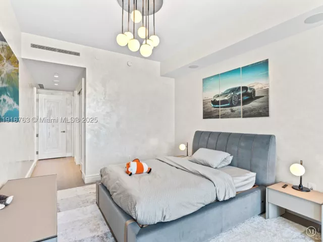 4-bedroom condo for sale in Sunny Isles Beach - 17901 Collins Ave 2602 - MondialRealty