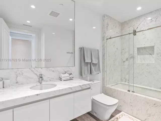 4-bedroom condo for sale in Sunny Isles Beach - 17901 Collins Ave 2602 - MondialRealty