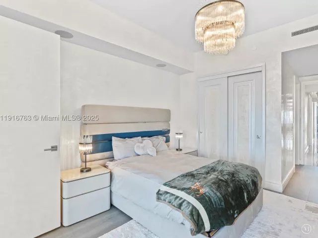4-bedroom condo for sale in Sunny Isles Beach - 17901 Collins Ave 2602 - MondialRealty