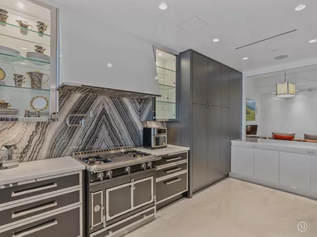 4-bedroom condo for sale in Sunny Isles Beach - 17901 Collins Ave 2602 - MondialRealty
