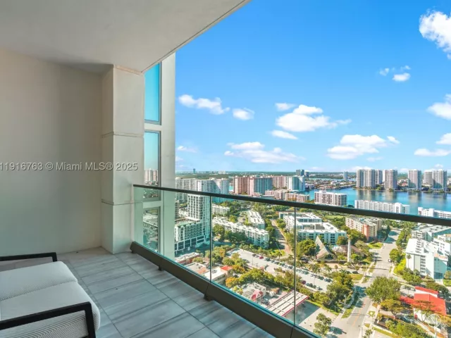 4-bedroom condo for sale in Sunny Isles Beach - 17901 Collins Ave 2602 - MondialRealty