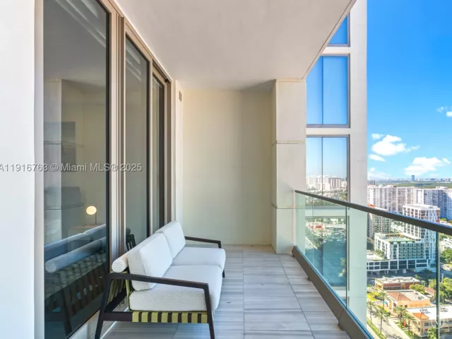 4-bedroom condo for sale in Sunny Isles Beach - 17901 Collins Ave 2602 - MondialRealty