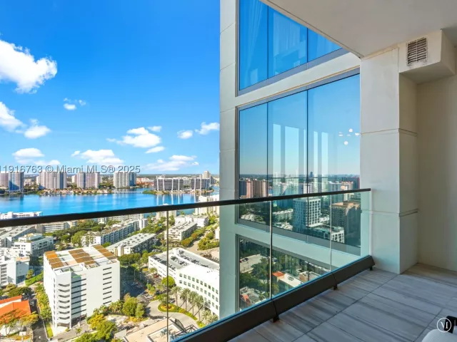 4-bedroom condo for sale in Sunny Isles Beach - 17901 Collins Ave 2602 - MondialRealty