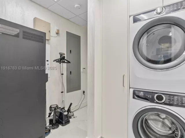 4-bedroom condo for sale in Sunny Isles Beach - 17901 Collins Ave 2602 - MondialRealty