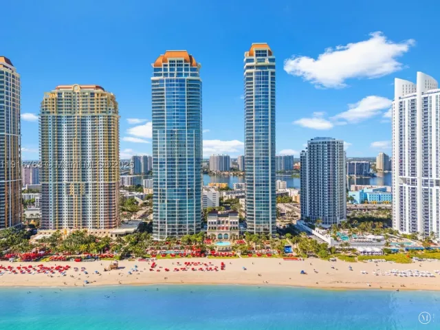 4-bedroom condo for sale in Sunny Isles Beach - 17901 Collins Ave 2602 - MondialRealty