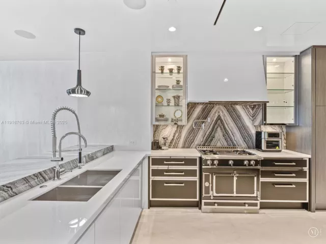 4-bedroom condo for sale in Sunny Isles Beach - 17901 Collins Ave 2602 - MondialRealty