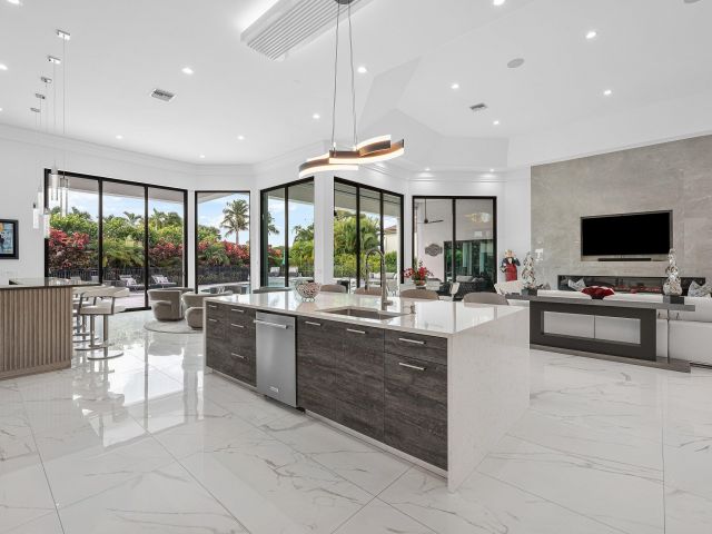 Home for sale at 4760 Bocaire Boulevard - photo 6814581