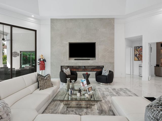 Home for sale at 4760 Bocaire Boulevard - photo 6814584