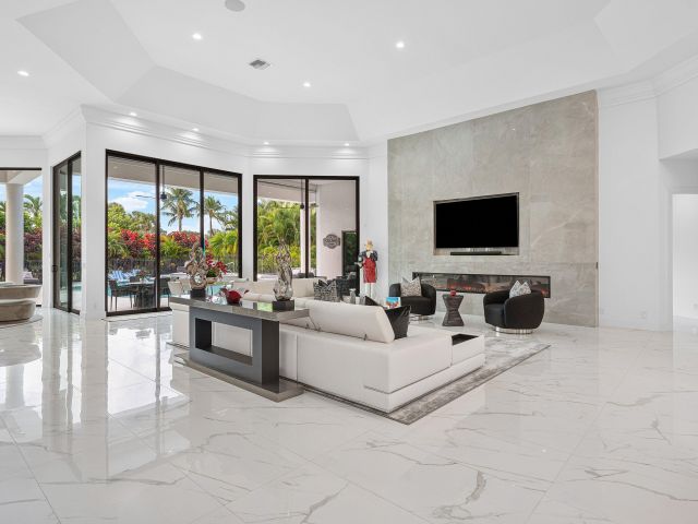 Home for sale at 4760 Bocaire Boulevard - photo 6814585