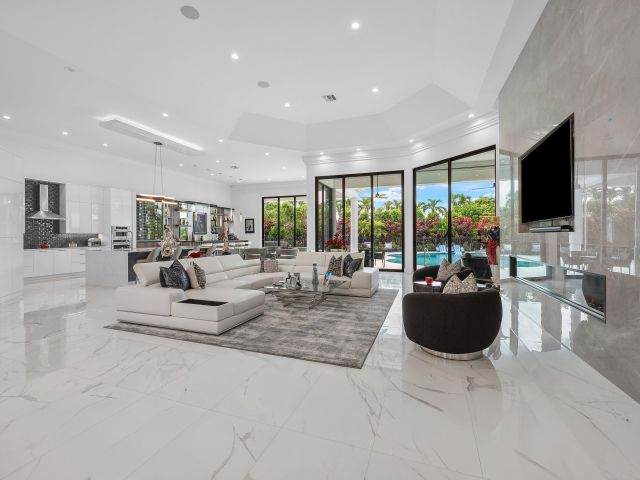 Home for sale at 4760 Bocaire Boulevard - photo 6814586