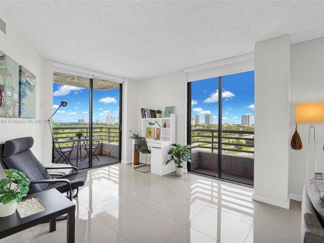 Apartment for sale  Unit #1007 - photo 7430736