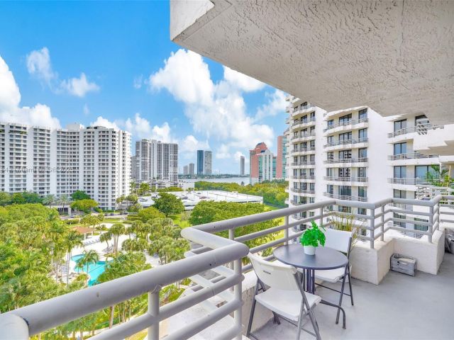 Apartment for sale  Unit #1007 - photo 7430740