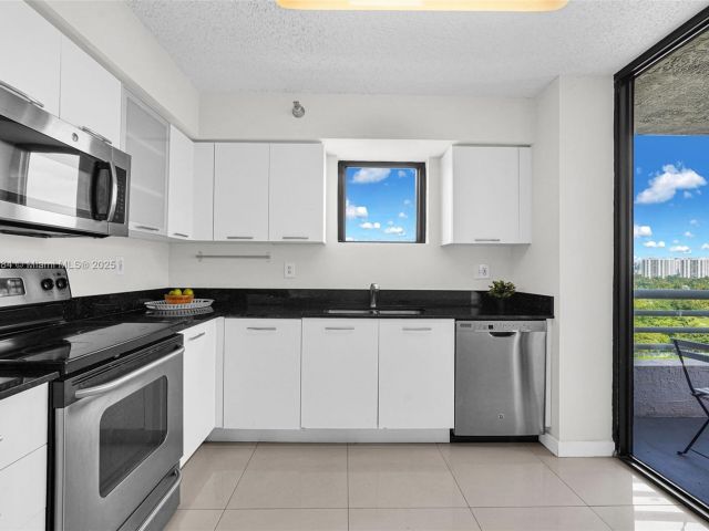 Apartment for sale  Unit #1007 - photo 7430745