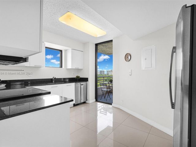 Apartment for sale  Unit #1007 - photo 7430747