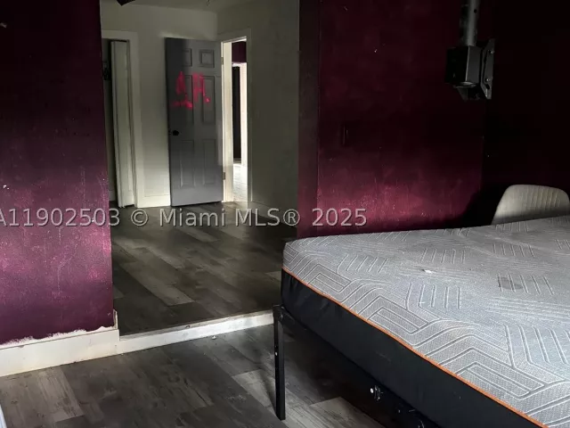 4-bedroom home for sale in Hollywood - 6541 Sherman St - MondialRealty