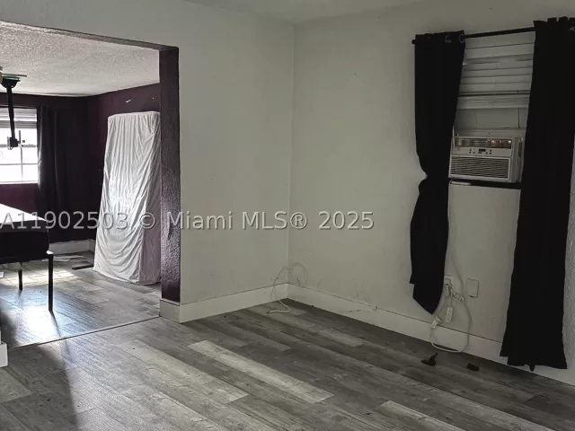 4-bedroom home for sale in Hollywood - 6541 Sherman St - MondialRealty